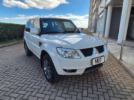 MITSUBISHI PAJERO TR4 2.0 4X2 16V 140CV FLEX 4P MANUAL MITSUBISHI PAJERO TR4 2.0 4X2 16V 140CV FLEX 4P MANUAL